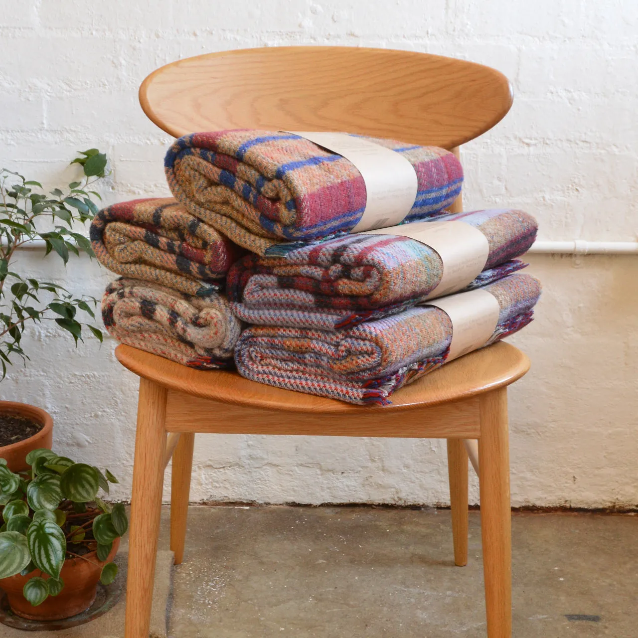 100% Random Recycled Wool Blanket/Rug - Medium (150x120cm)