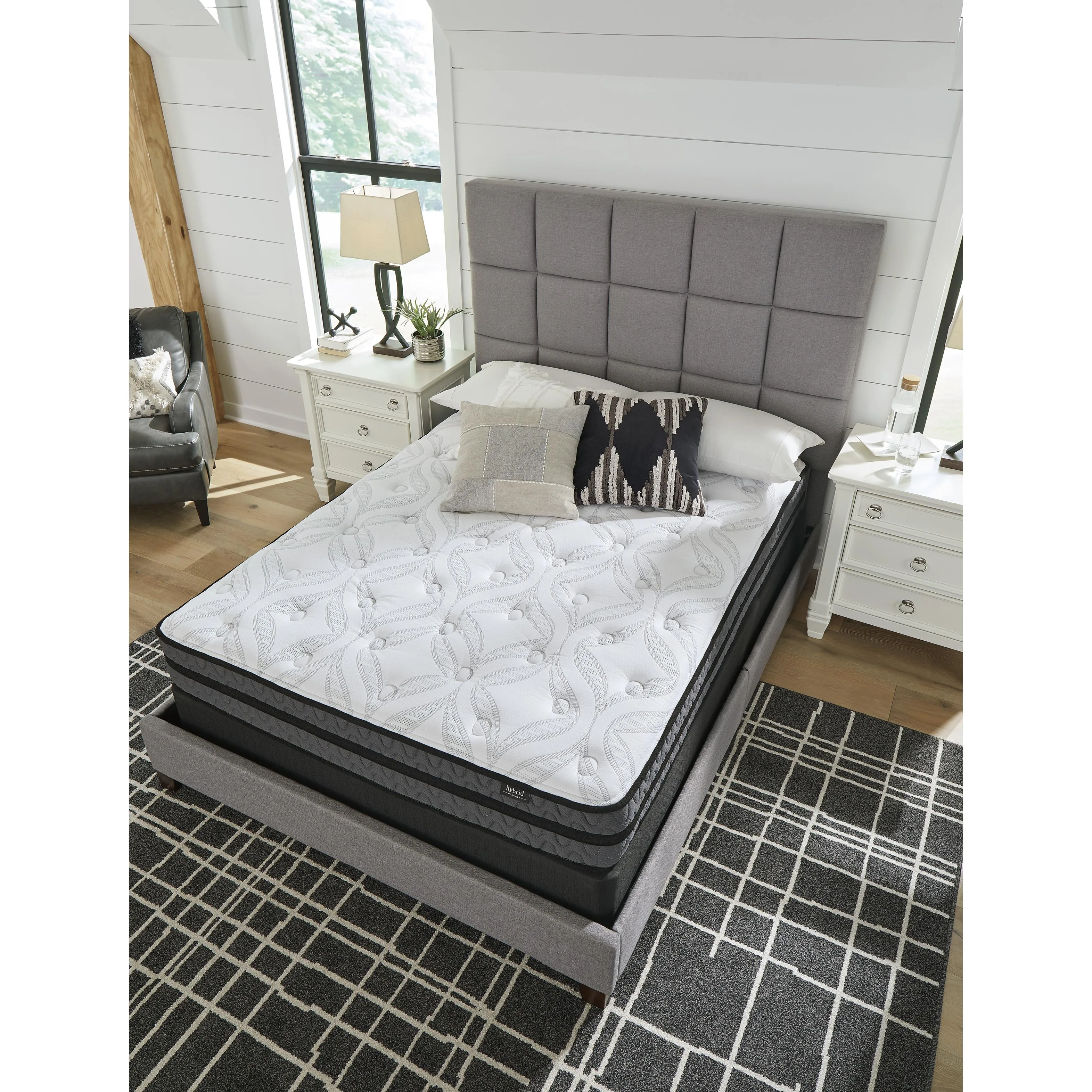 Sierra Sleep 10 Inch Pocketed Hybrid M58951 California King Mattress