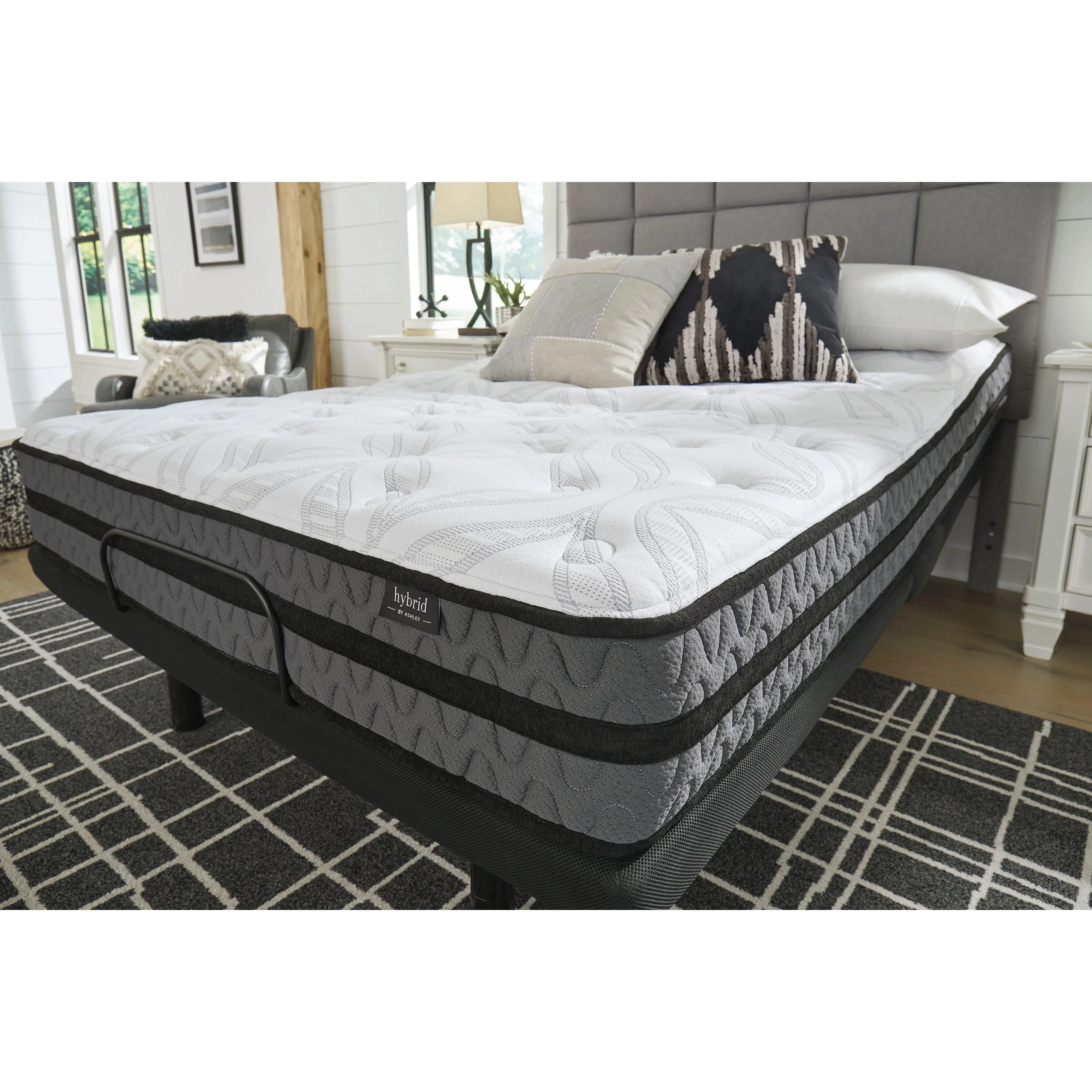 Sierra Sleep 10 Inch Pocketed Hybrid M58951 California King Mattress