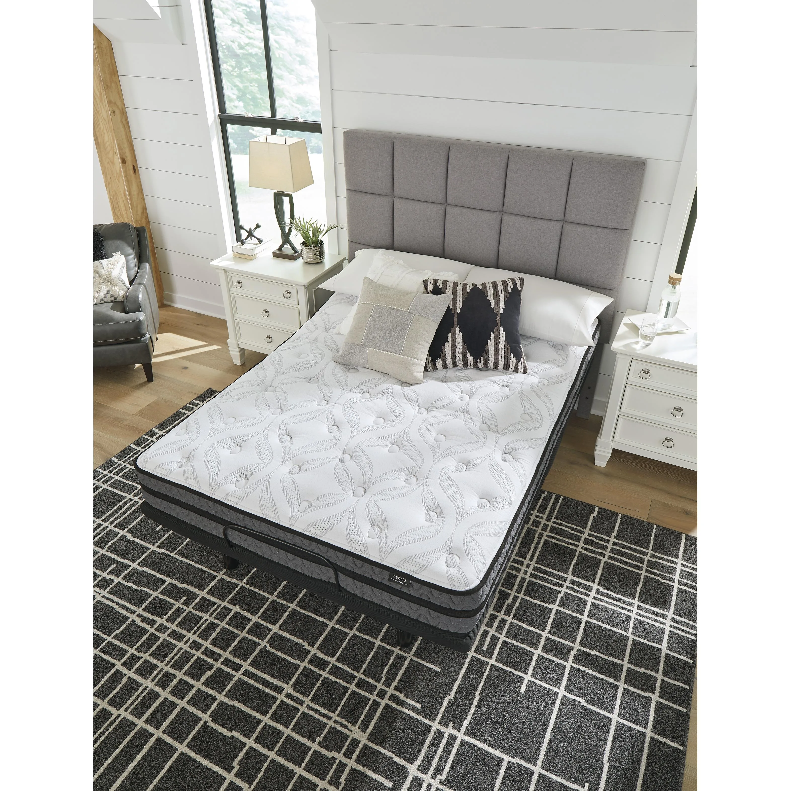 Sierra Sleep 10 Inch Pocketed Hybrid M58951 California King Mattress